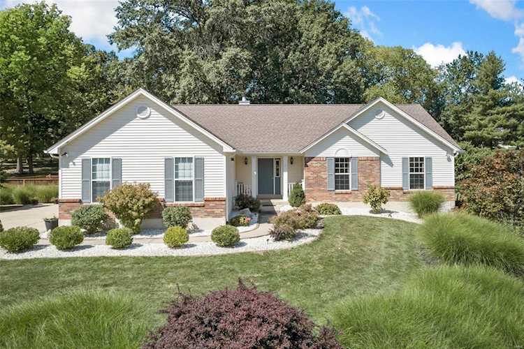 610 Saint Georges Chappel Ct St Charles, MO 63304