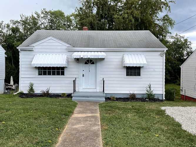 2122 SE Fallon Roanoke, VA 24013