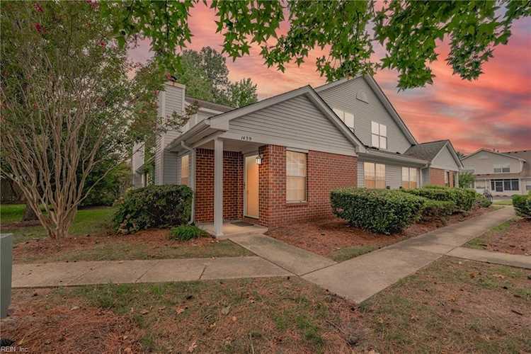 1439 Orchard Grove Dr Chesapeake, VA 23320