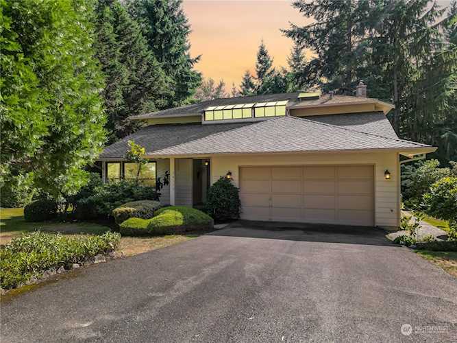 24113 NE 6th Place Sammamish, WA 98074