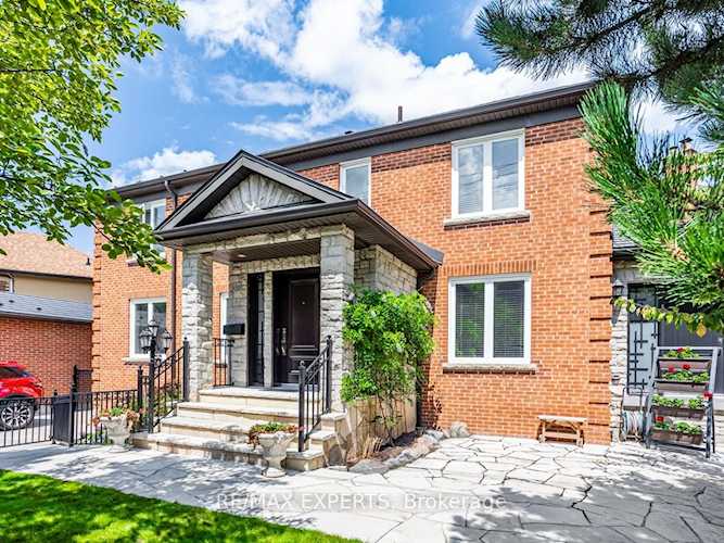 136 Chatsworth Dr Toronto, ON M4R 1S2
