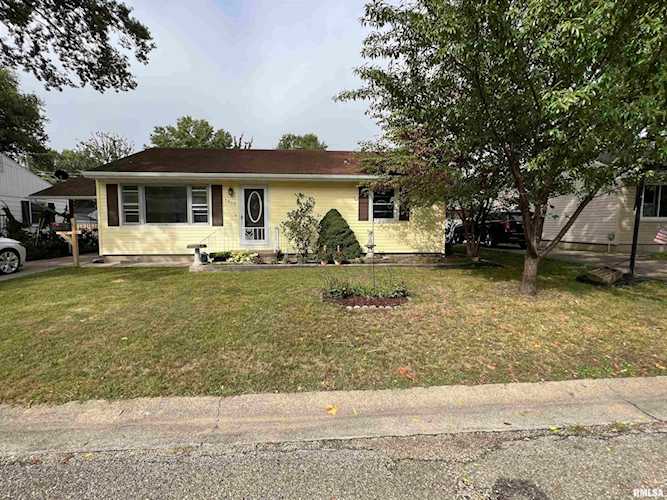 1405 Lakelawn Dr Jacksonville, IL 62650