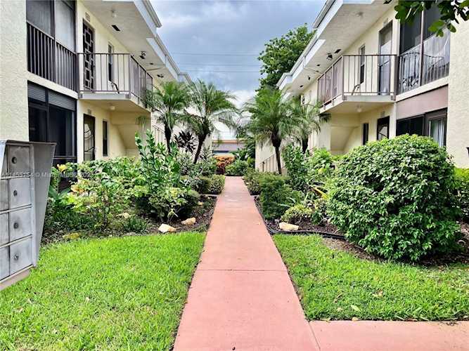 14893 Wedgefield Dr #204 Delray Beach, FL 33446