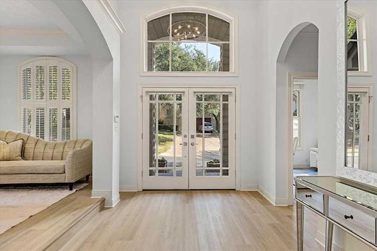 2012 Rue De St Tropez Austin, TX 78746