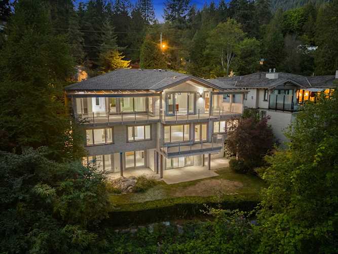 3950 Bayridge Court West Vancouver, BC V7V 3K3