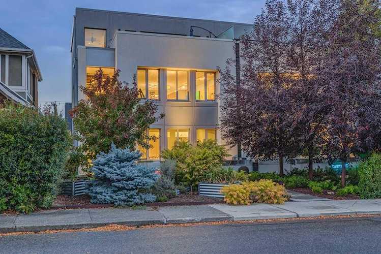 2010 37 Ave SW Calgary, AB T2T 2H5