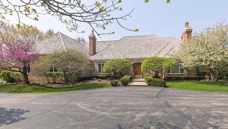 230 Honey Lake Ct North Barrington, IL 60010