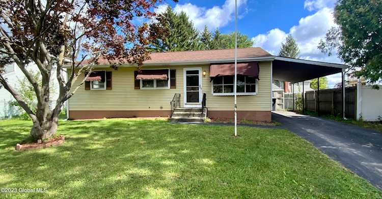 28 Donegal Ave Troy, NY 12180