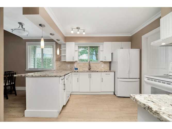 6102 West Greenside Drive Surrey, BC V3S5M8