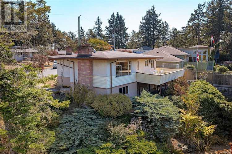 1193 Highrock Place Esquimalt, BC V9A4W1
