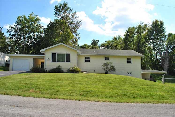 530 W Walnut St Winfield, MO 63389