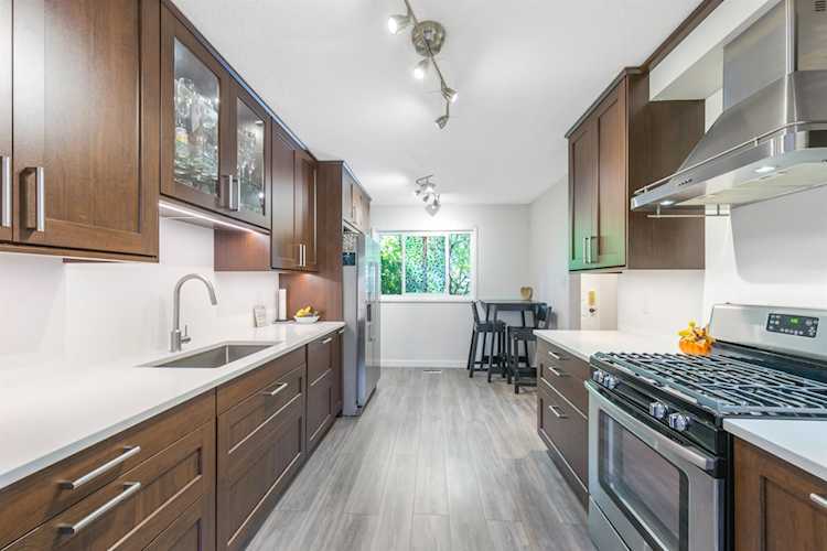 1258 Premier Street North Vancouver, BC V7J 2H4