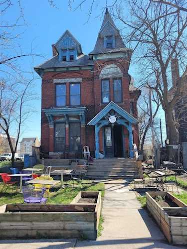 487 W Alexandrine Detroit, MI 48201