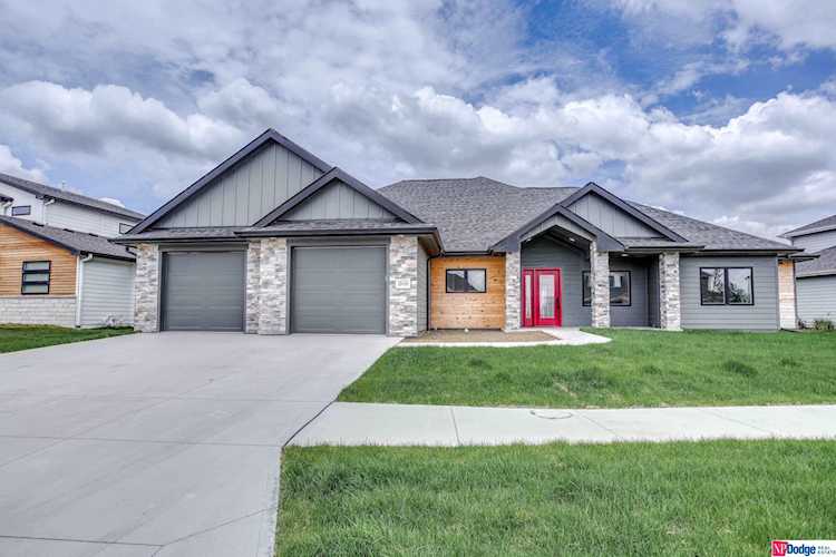 28456 Laurel Circle Valley, NE 68064