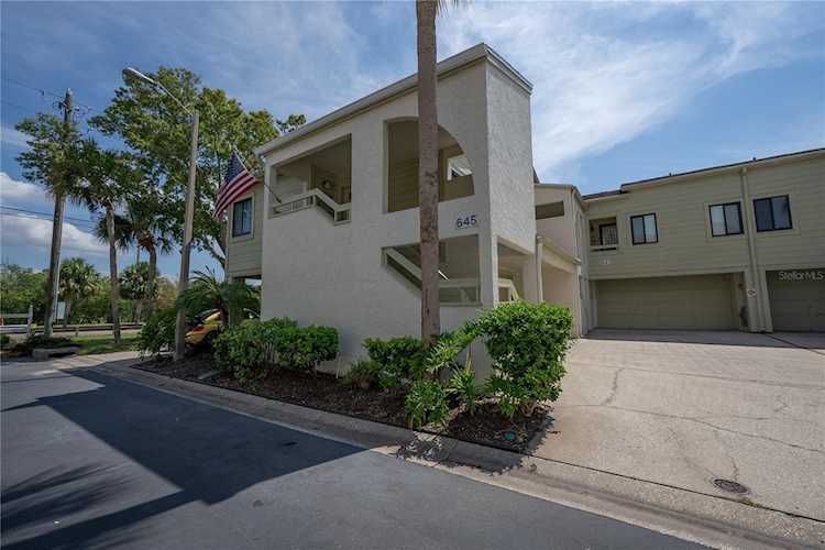 645 Drake Ln N Dunedin, FL 34698