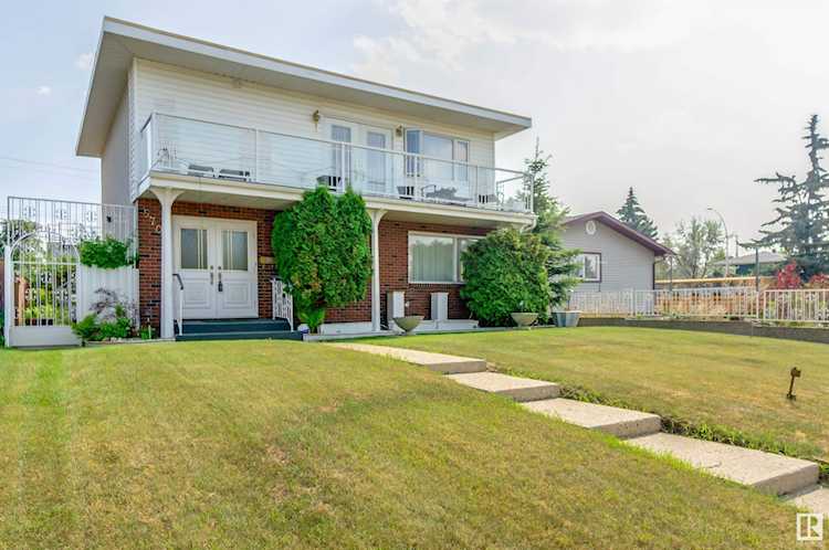 5707 92A Avenue Edmonton, AB T5W 0K2