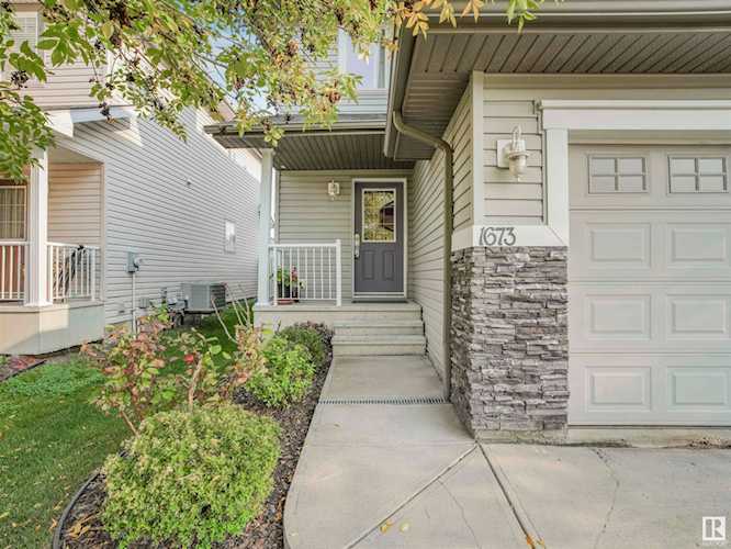 1673 Melrose Place Place Edmonton, AB T6W 1X6