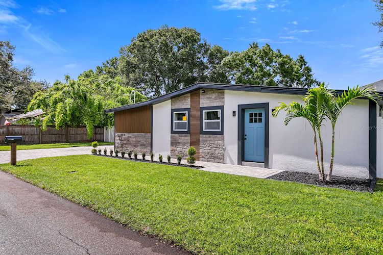 3001 W Tyson Ave Tampa, FL 33611