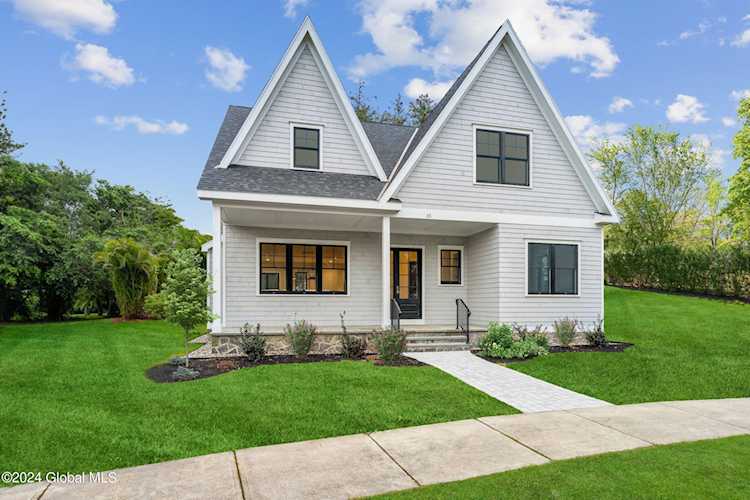 6 Nicole Ave Saratoga Springs, NY 12866