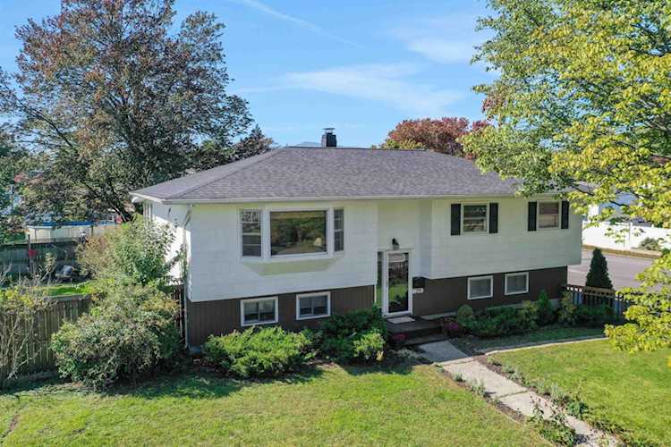 29 Bennett Ave Saugerties, NY 12477