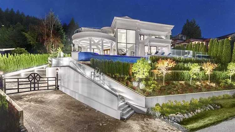 795 Andover Crescent West Vancouver, BC V7S 1Y5