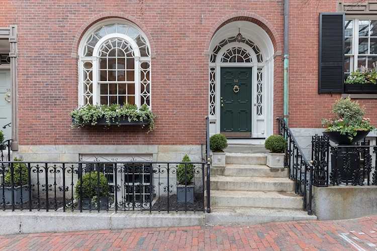 53 Chestnut St Boston, MA 02108
