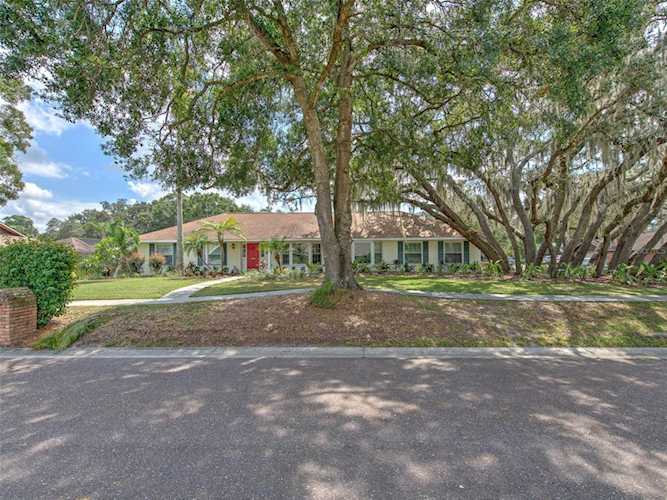 2511 Laurelwood Ln Valrico, FL 33596