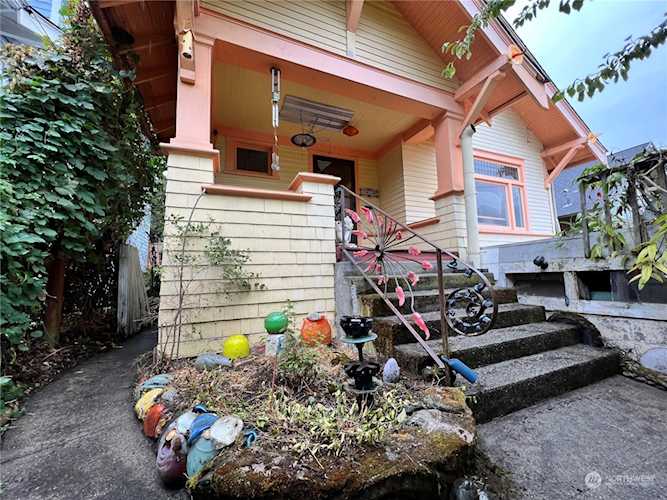2929 Mayfair Ave N Seattle, WA 98109