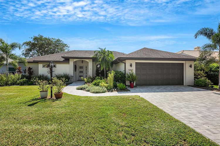 5869 Carriage Dr Sarasota, FL 34243