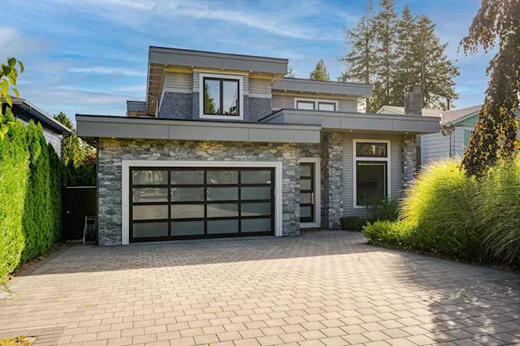 13698 Blackburn Avenue White Rock, BC V4B 2Y8