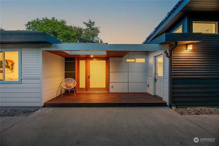 612 NW 58th St Seattle, WA 98107