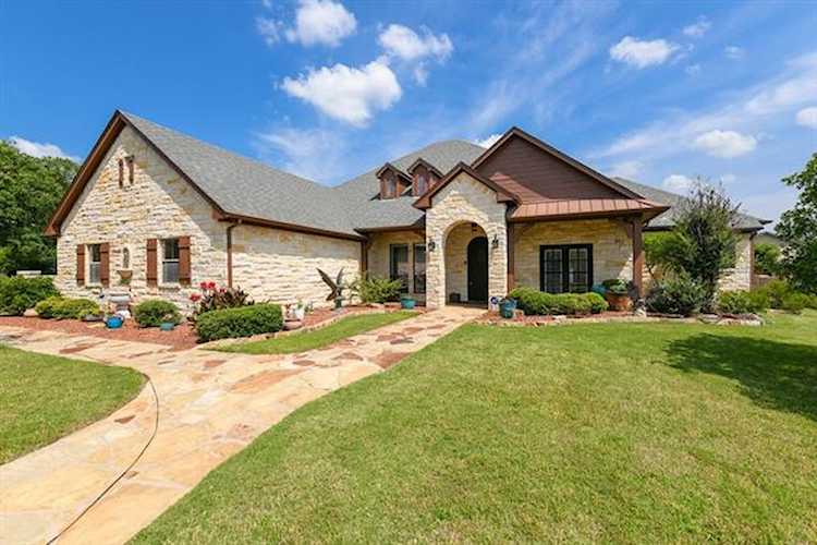 2018 Green Wing Drive Granbury, TX 76049