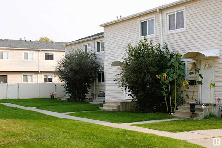 112 Centennial Court Edmonton, AB T5P 4H5