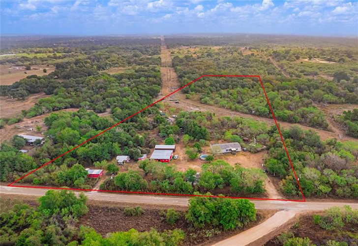 457 Meridian LN Luling, TX 78648