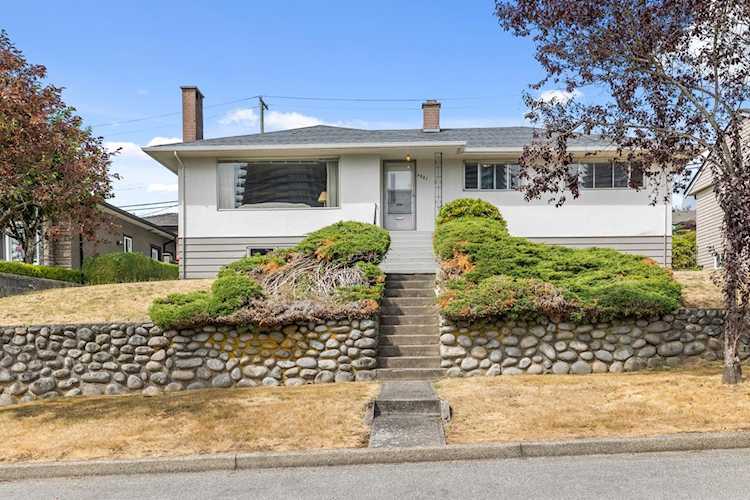 4821 Ridgelawn Drive Burnaby, BC V5C 3Y1
