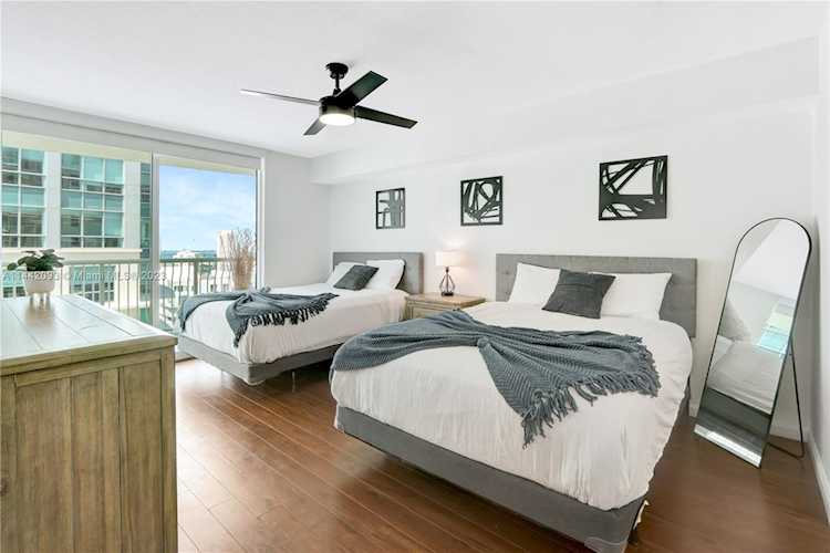 1200 Brickell Bay Dr #3906 Miami, FL 33131