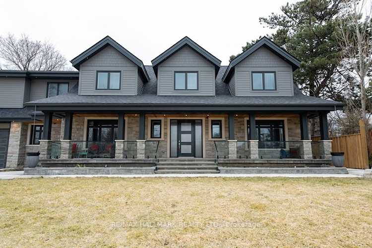 18 Windy Ridge Dr Toronto, ON M1M 1H5