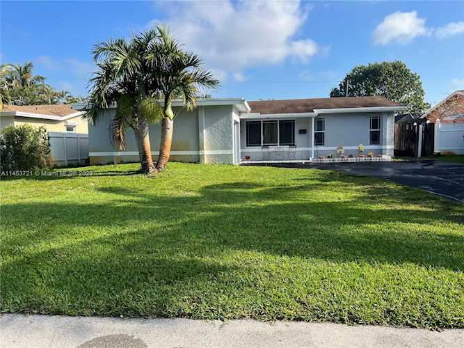 8421 Southampton Dr Miramar, FL 33025