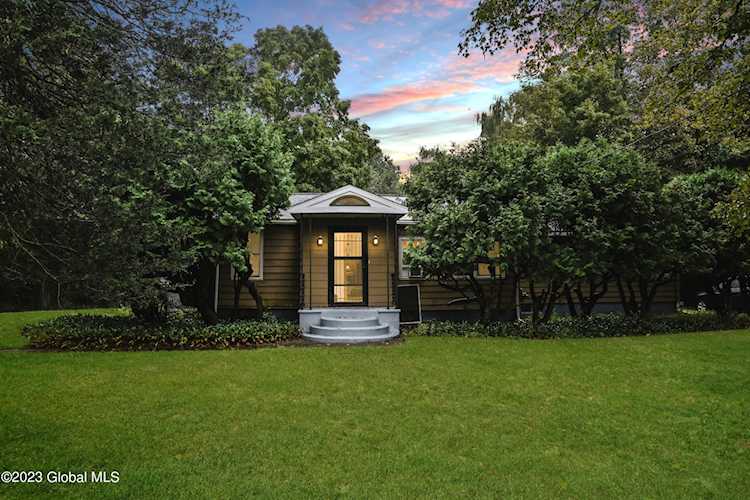 406 Louden Rd Saratoga Springs, NY 12866