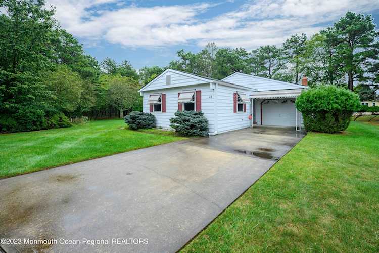 49 Normanton Ct Toms River, NJ 08757