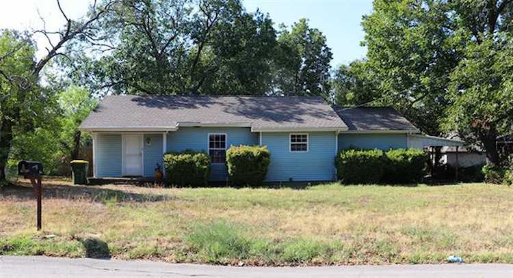 302 Scurlock Street Grandview, TX 76050