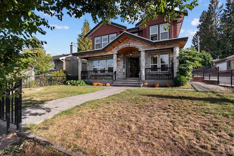 8222 19th Avenue Burnaby, BC V3N 1G6