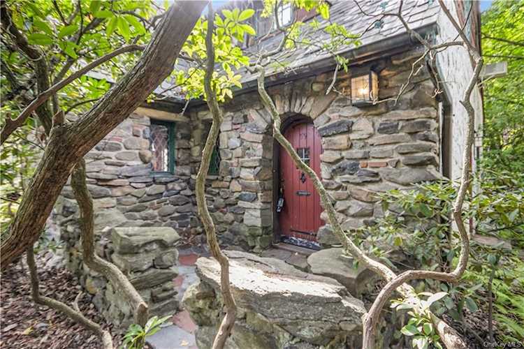 49 AKA 59 Eton Rd Bronxville, NY 10708