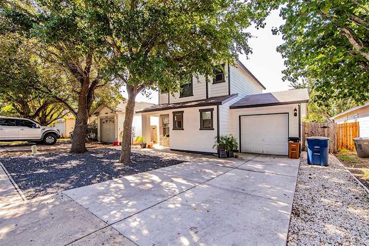 13521 Alysheba DR Del Valle, TX 78617
