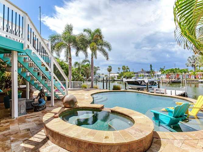 556 Lillian Dr Madeira Beach, FL 33708