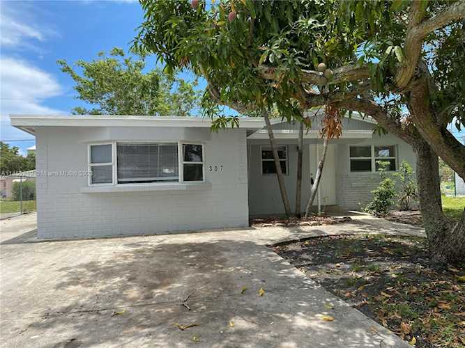 307 NW 11th Ave Delray Beach, FL 33444