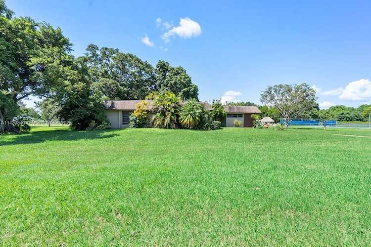 18201 SW 50th Ct Southwest Ranches, FL 33331