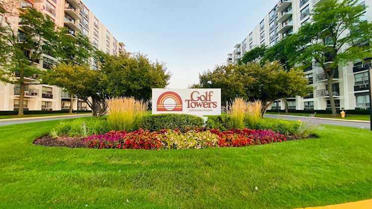 9001 Golf Rd #5E Des Plaines, IL 60016 | MLS 11889642 Photo 1