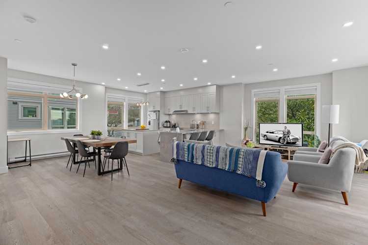 115 W Queens Road #8 North Vancouver, BC V7N 2K4