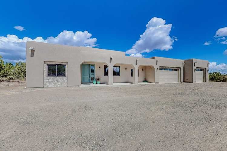 11 Camino Coyote Edgewood, NM 87015